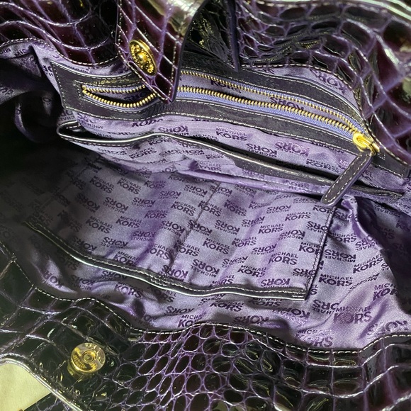 Stunning purple croc skin Michael Kors handbag. 16 x 10 x 5 inches. Very roomy - Picture 5 of 16